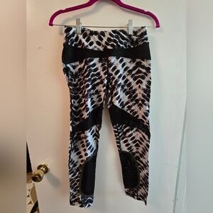 Saucony Black and White Patterned Leggings